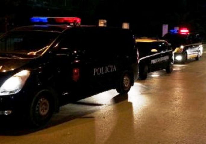 Policia nis negociatat për dorëzimin e vrasësit të Kavajës