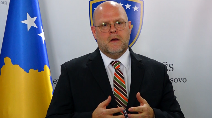 Ambasadori amerikan: SHBA-ja ka pak entuziazëm që të angazhohet për Kosovën