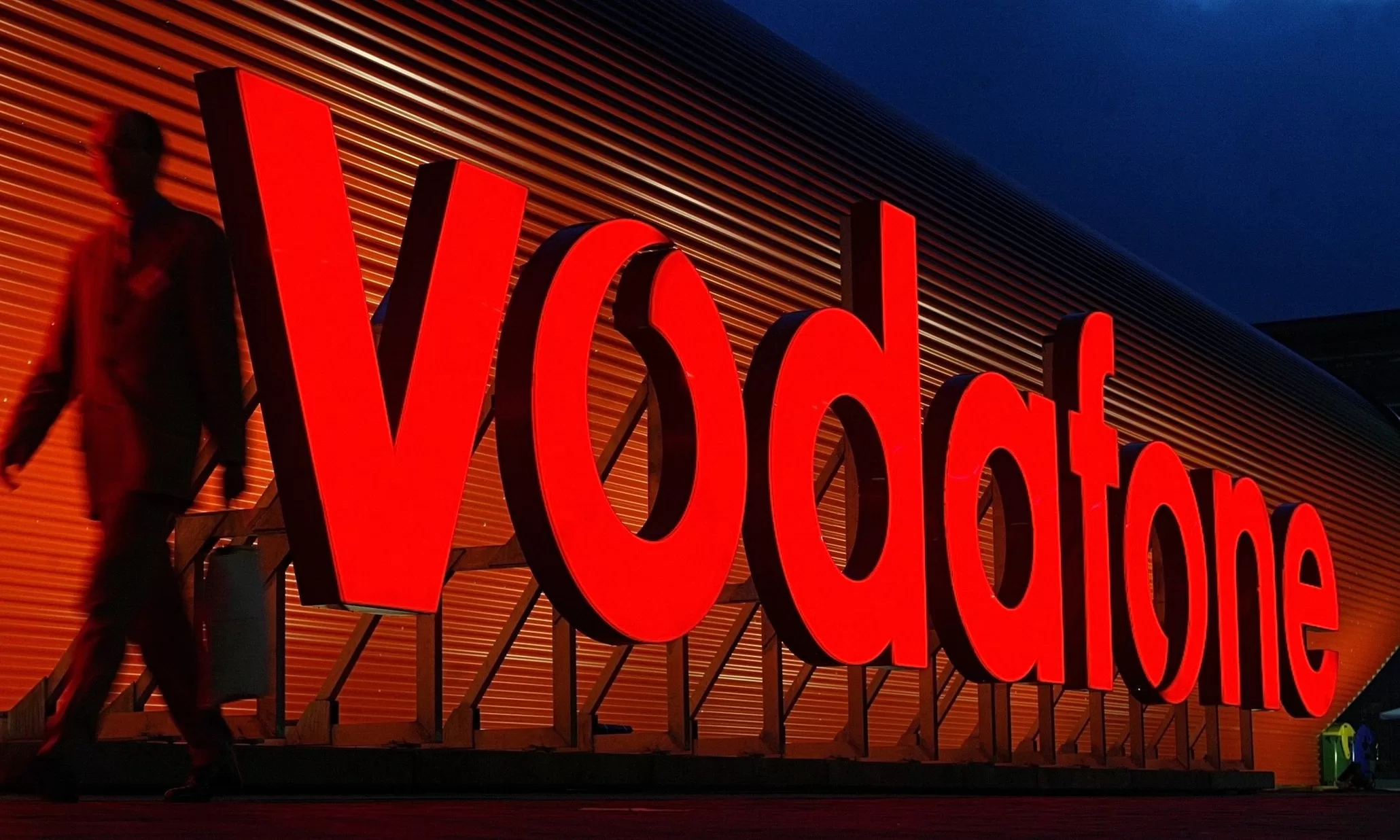 Vodafone njofton se do t’i largojë 11 mijë punëtorë nga puna
