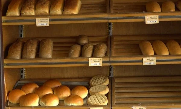 Bie çmimi i miellit në Kosovë, por i bukës ende jo