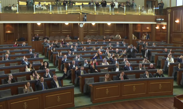 Deputetëve u shtohet nga një asistent, kryeparlamentarit i bëhet paga mbi 3 mijë euro