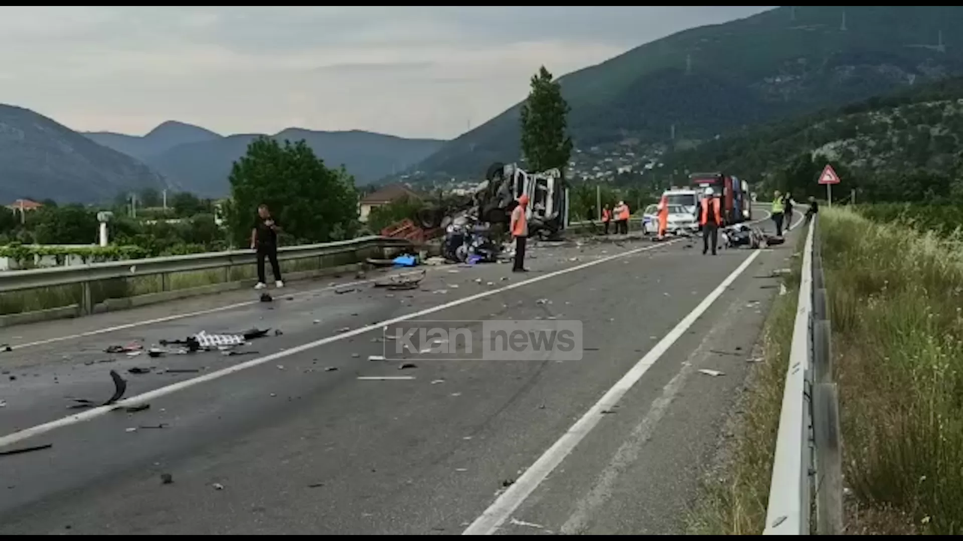 Aksident i shumëfishtë në rrugën Milot-Lezhë, raportohet për të lënduar