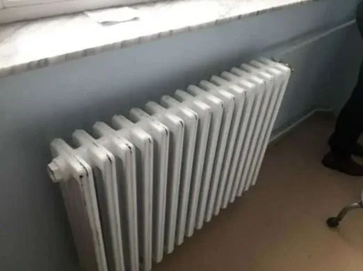 Një shkollë në Skënderaj cak i hajnave, vodhën 18 radiatorë