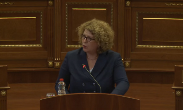 Rozeta Hajdari, opozitës: Sa herë po na sulmoni, po na rrisni besimin publik