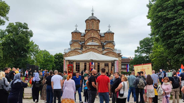 Graçanicë: Me mesazhe provokuese serbët nisin liturgjinë e Vidovdanit
