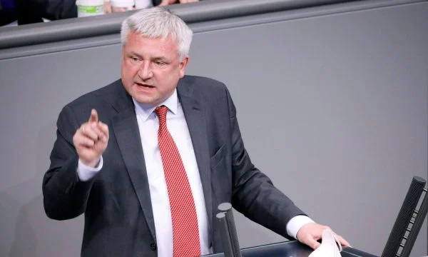 Deputeti gjerman: Masat e BE-së ndaj Kosovës janë gabim, presioni mbi palën më të dobët nuk ka funksionuar kurrë