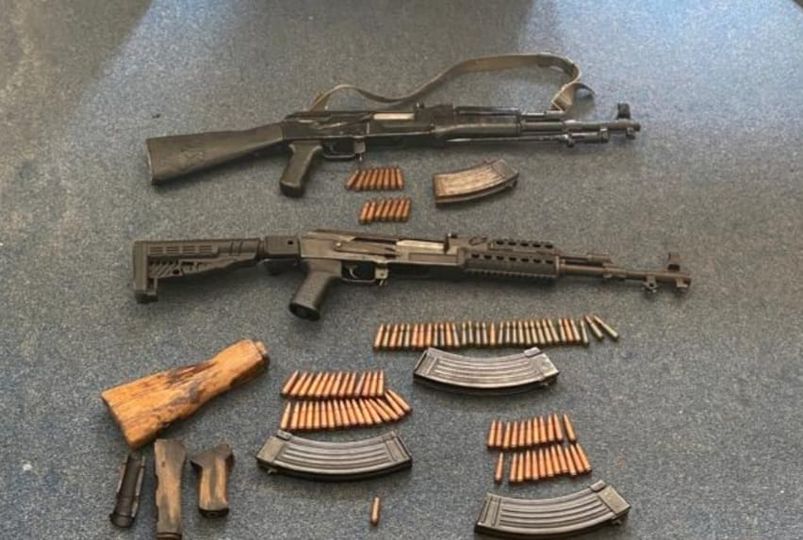 Skenderaj: Policia konfiskon armë e municion