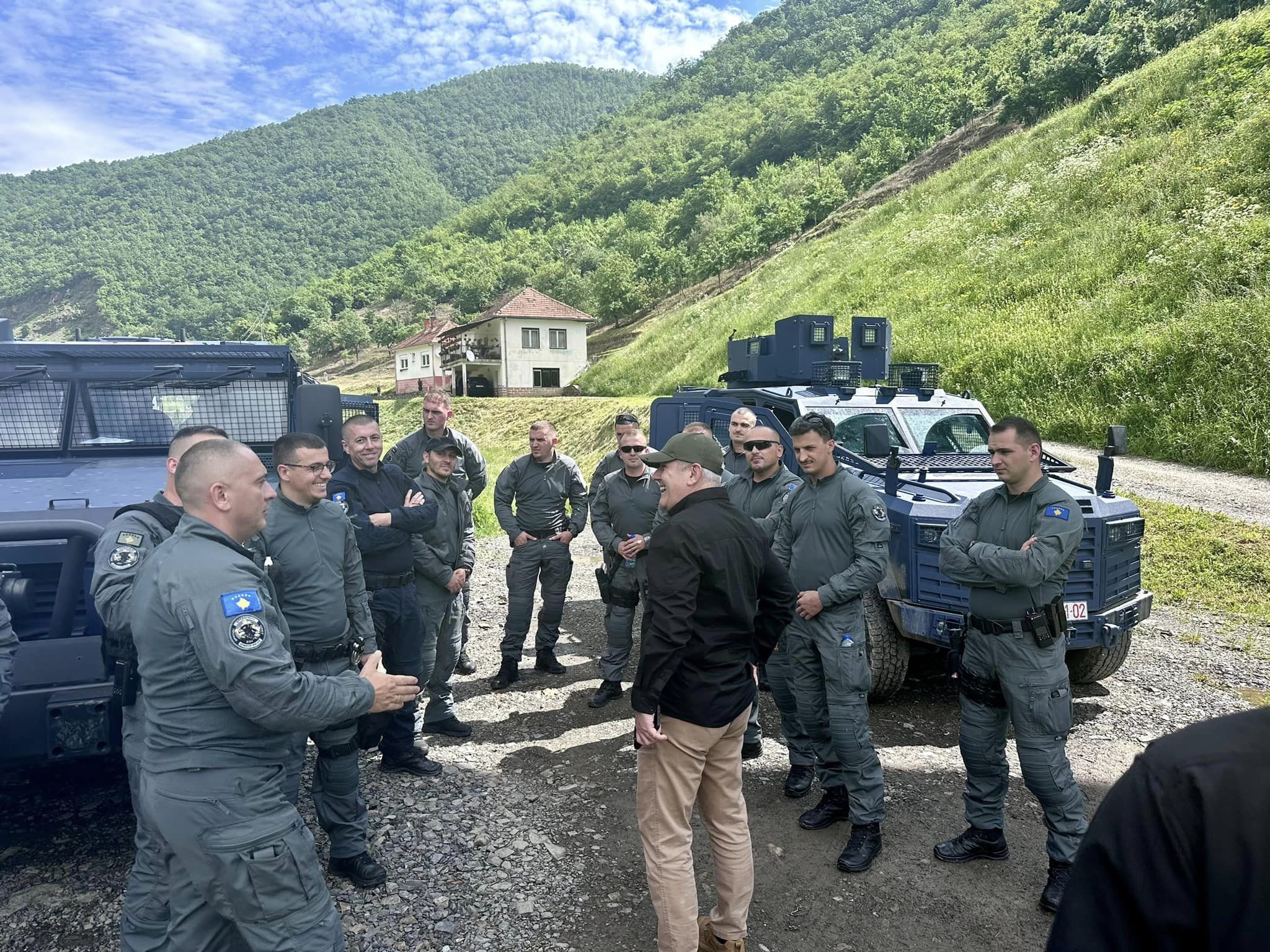 Sveçla: Policia dhe AKI-ja kanë arritur të identifikojnë kriminelët në veri