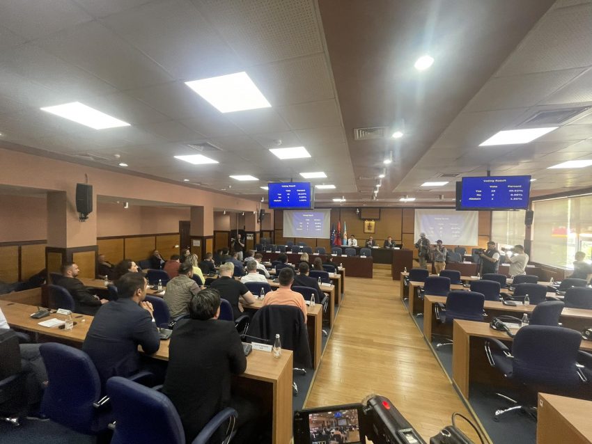 LDK i akuzoi për puç, VV krenohet për shkarkimet me aleatët e saj në Komunën e Prishtinës: E kemi shumicën