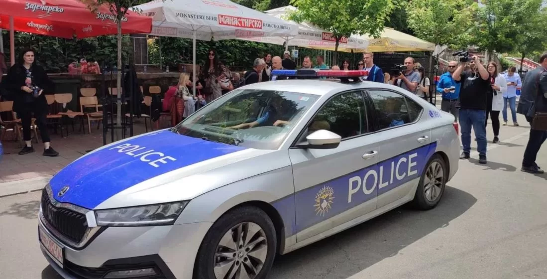 Protestuesit bllokojnë një automjet të Policisë së Kosovës në Zveçan