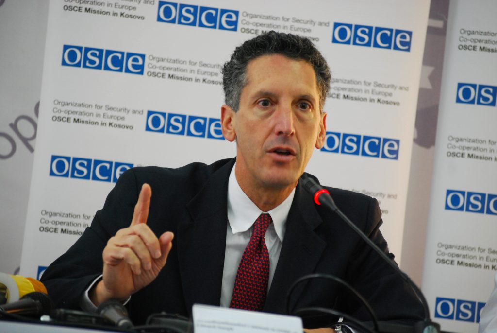 Serbia dërgon ushtrinë afër Kosovës, Joseph kritikon Hillin dhe Ambasadën për mosreagim