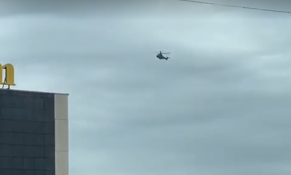 Një helikopter i KFOR-it shihet mbi Gazimestan (Video)