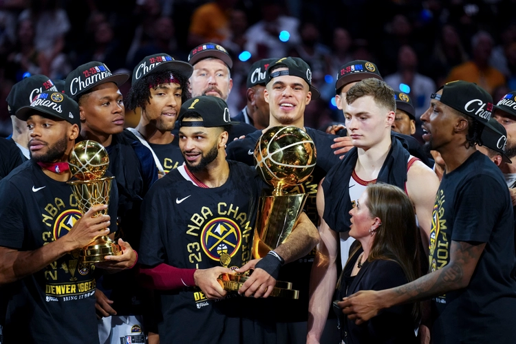 Denveri mposht Miamin dhe bëhet kampion i NBA për herë të parë