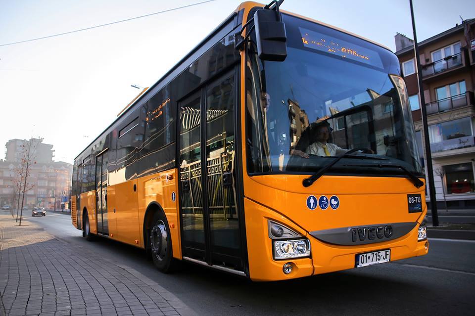 Rrëfehet punëtori i Trafikut Urban që i gjeti 13 mijë euro në autobus (VIDEO)