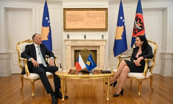 Presidentja Osmani priti në takim lamtumirës ambasadorin e Çekisë në Kosovës, Pavel Bílek