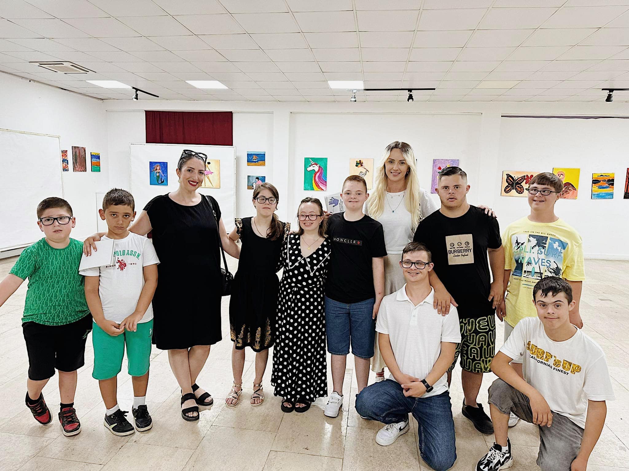 Ferizaj: Hapet ekspozitë me veprat fëmijëve me aftësi të kufizuara