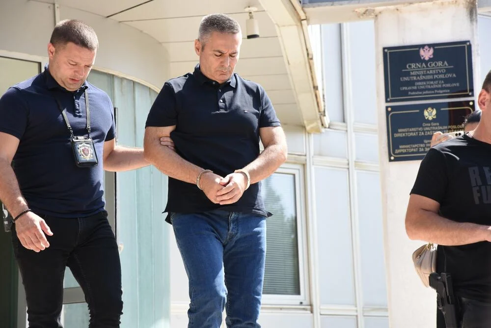 Dalin pamjet, ish-drejtori i Policisë në Mal të Zi shihet i prangosur