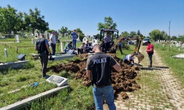 Në këtë vend po kryhen gërmimet për gjetjen e mbetjeve mortore në Prishtinë