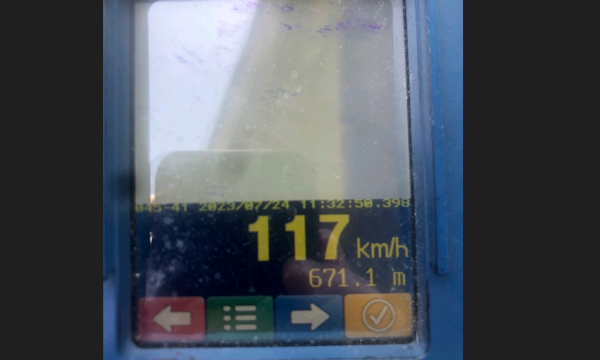 Voziti 117 k/h në zonën ku kufizimi ishte 50km/h , e pëson keq nga policia I riu në Ferizaj
