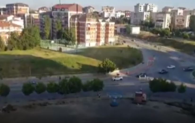 Prishtinë: Kolona e dasmës zgjon nga gjumi banorët e Rrugës B, në orën 6 e 35 (VIDEO)