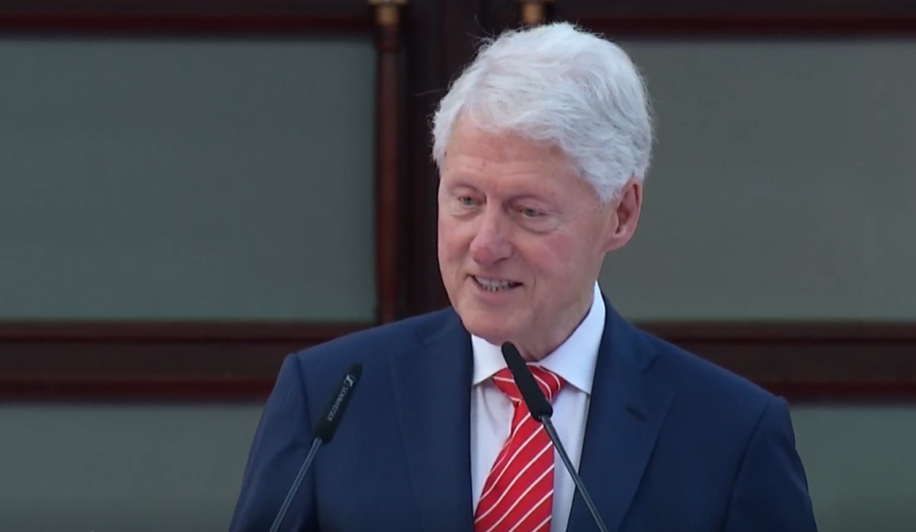 “Jam pa fjalë”, Clinton shpreh mirënjohje për mikpritjen shqiptare