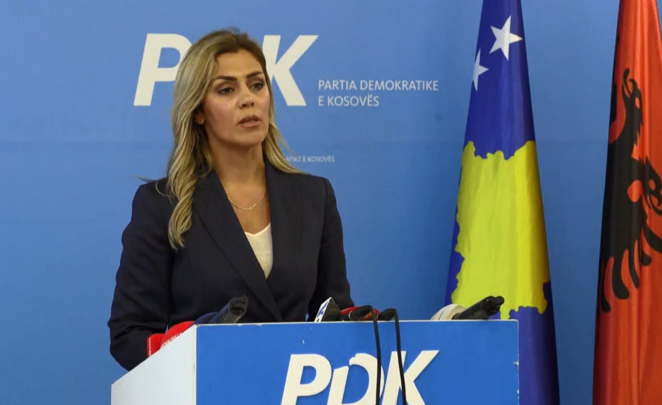 Deputetja e PDK-së: Qeveria u koordinua me Radojiçiqin për t’i përjashtuar veteranët nga paga minimale