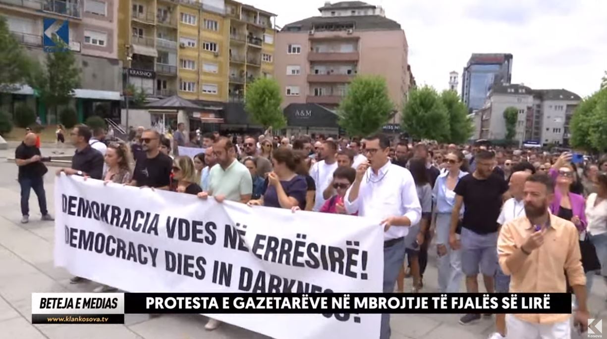 “Demokracia vdes në errësirë”, mediat protestojnë në mbështetje të Klan Kosovës