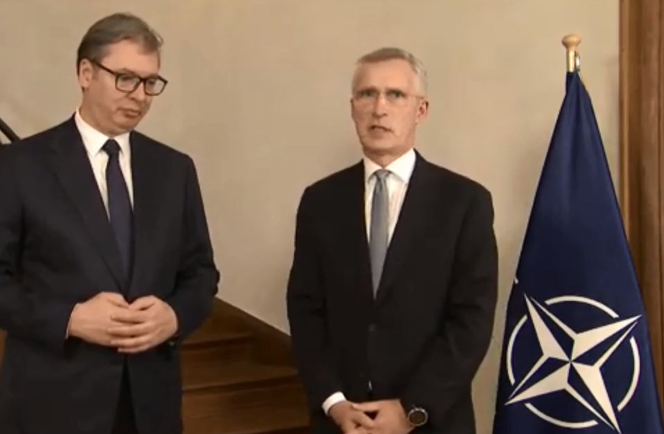 Stoltenberg në takim me Vuçiqin: Janë sulmuar 93 ushtarë tanë, e papranueshme