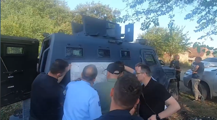 Sveçla viziton policët në veri: Vendosmëria e trupës së policisë përbën një nga garancitë e Republikës (Video)