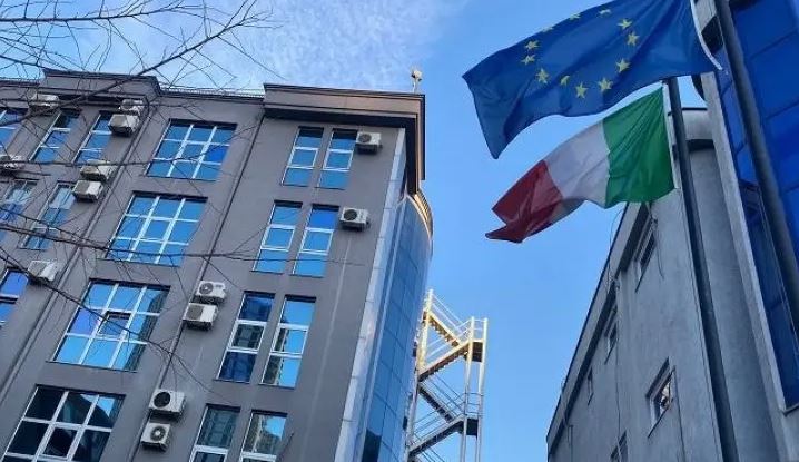 Ambasada e Italisë reagon pas kërcënimeve ndaj policëve të rinj serbë: Kërcënimet dhe frikësimet janë të papranueshme
