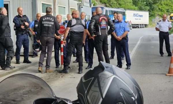 Motoçiklistët serbë nuk u lejuan të hyjnë në Kosovë, Elshani: Së shpejti largojmë edhe policinë nga Jarinja