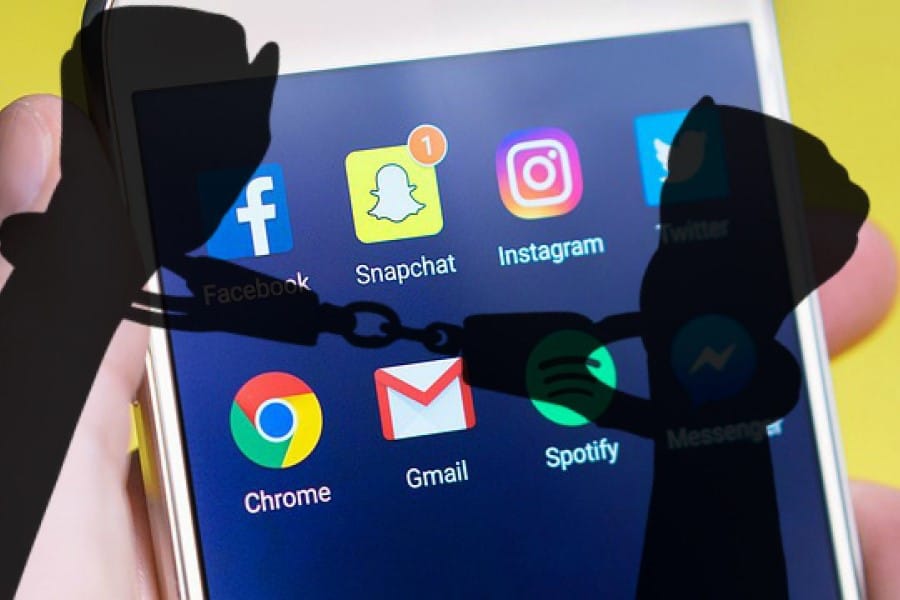 Vajza në Prishtinë e çon babanë në Polici, thotë se e kërcënoi përmes WhatsApp-it