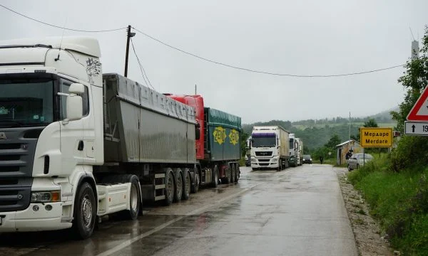 Dogana e konfirmon se po vazhdon ndalesa e Qeverisë: S’kemi hyrje të mallrave serbe në Kosovë