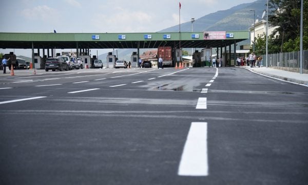 Tre persona kanë kaluar ilegalisht kufirin nga Serbia në Kosovë
