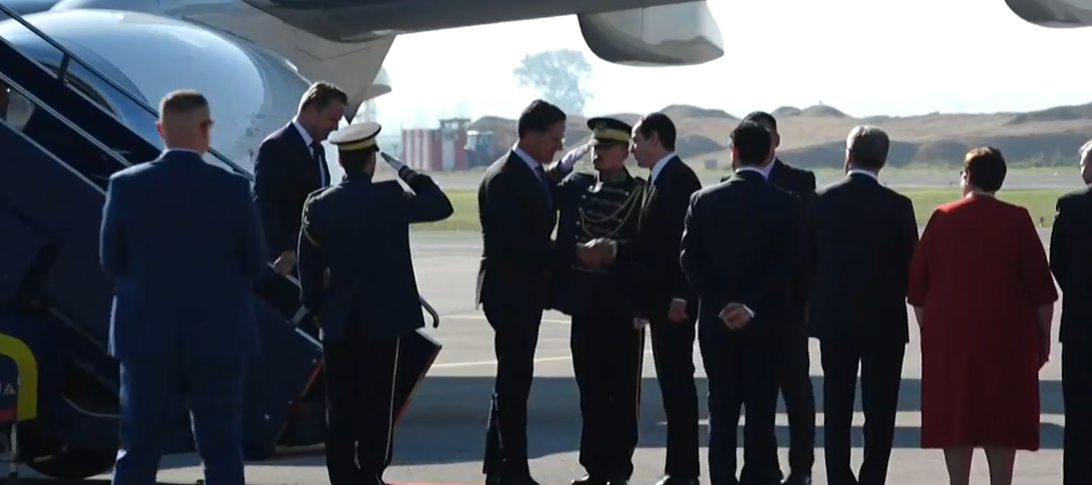 Kryeministri i Kosovës i pret në aeroport kryeministrat e Holandës dhe Luksemburgut
