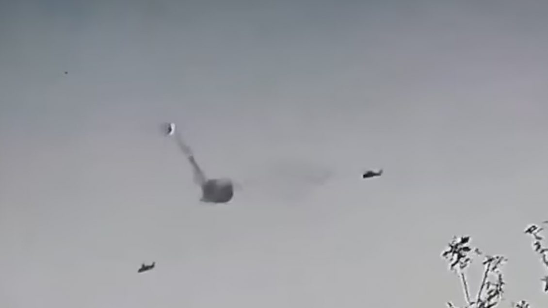 Ukraina rrëzon dy helikopterë të ushtrisë ruse, publikohen pamjet e goditjes (Video)