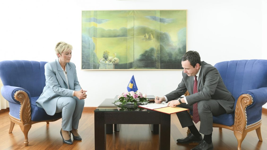 Ndalimi i Ardita Sinanit, këshilltare e Kurtit – reagon Qeveria e Kosovës