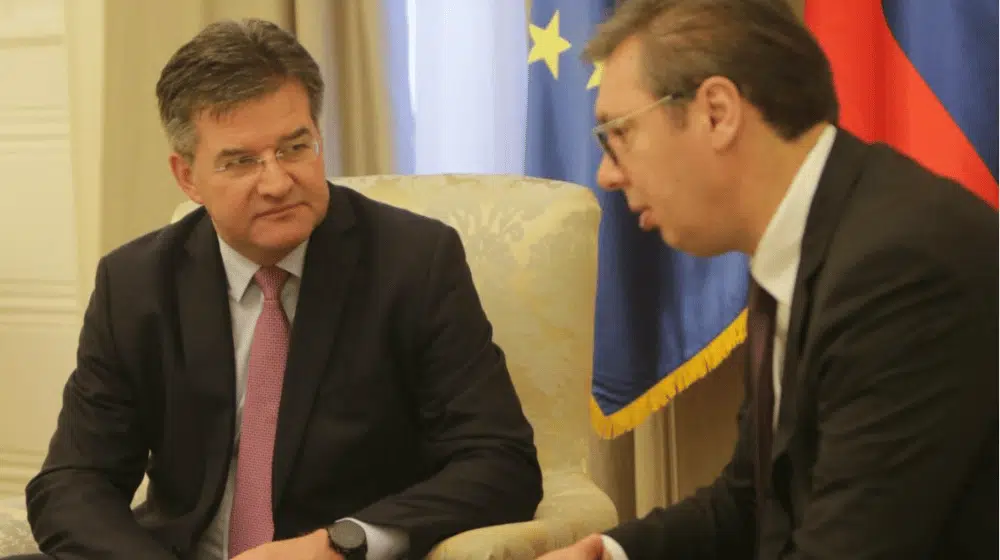 Lajçak takohet me Vuçiqin, flasin për takimin e radhës në Bruksel dhe uljen e tensioneve