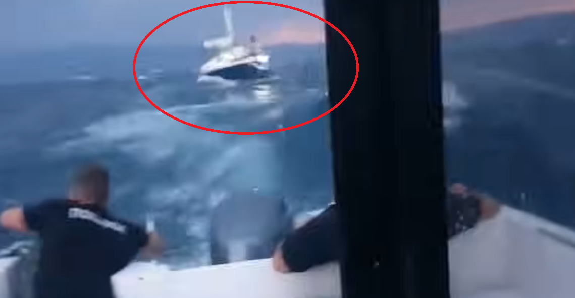 Pamje dramatike: Momenti kur stuhia ‘shkund’ varkën me pesë persona afër kufirit të Shqipërisë