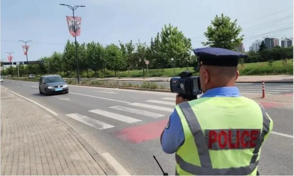 Policia në Ferizaj për një javë shqiptoi 1,502 gjoba dhe hoqi 14 patentë shoferë