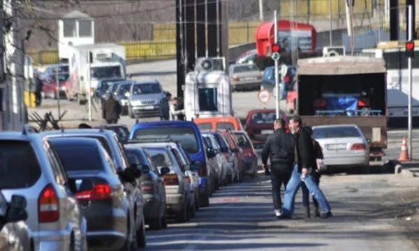 Vazhdojnë pritjet për të hyrë në Kosovë, kjo është pika kufitare më e ngarkuar