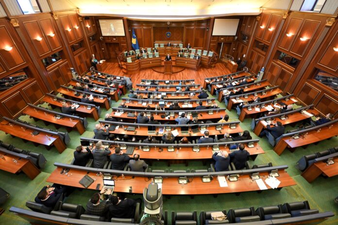 Opozita tregohet pasive në Kuvend, parashtruan vetëm 68 pyetje parlamentare