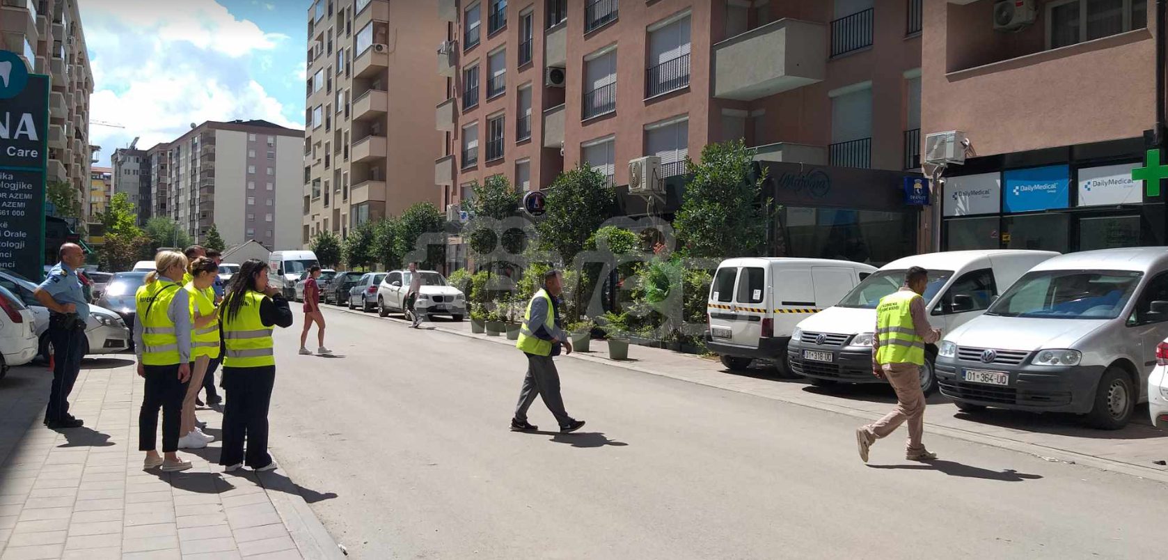 Inspektorët në Fushë-Kosovë me aksion për lirimin e trotuareve