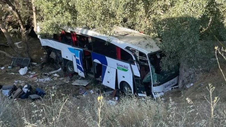 E rëndë: Aksidentohet autobusi në Turqi, 12 viktima e dhjetëra të plagosur