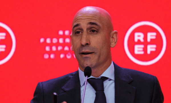 FIFA e suspendon presidentin e Federatës së Futbollit të Spanjës