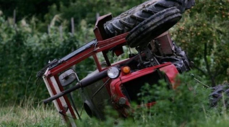 Shqipëri: Vdes 45 vjeçari, e zuri traktori derisa po punonte