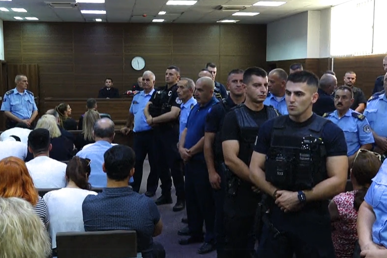 Duartrokitje në sallë pasi Dardan Krivaqës iu shqiptua dënimi i përjetshëm