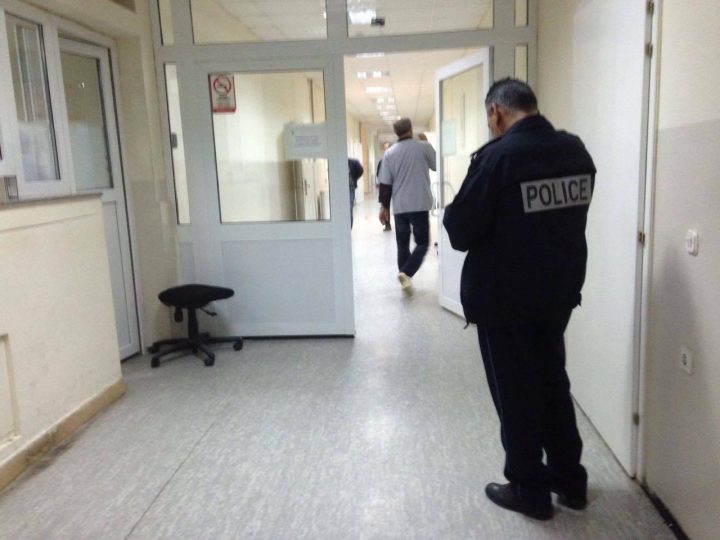 Gjakovë: 15-vjeçarja shtatzënë dërgohet në spital për trajtim, kishte gati 1 vit që bashkëjetonte me një burrë