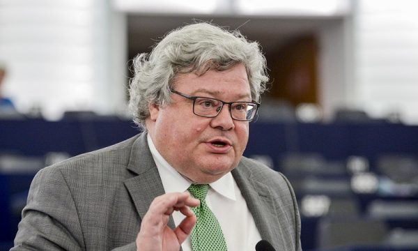 Eurodeputeti gjerman kërkon që Borrell të mbahet përgjegjës për deklaratën e Stanos rreth Kosovës