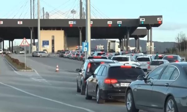 Gjendja në pikat kufitare, ja sa po zgjasin pritjet për të dalë nga Kosova?